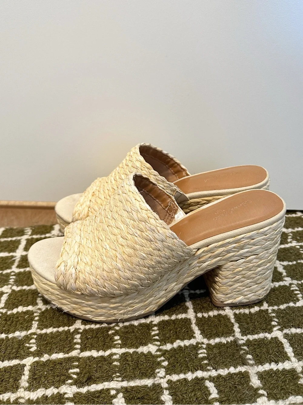 🌾Universal Thread Beige Raffia Nessa Platform Mules